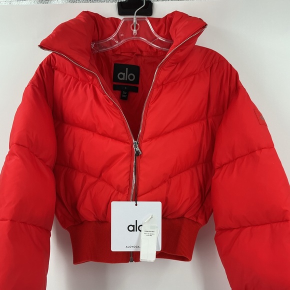 Alo yoga cropped atmosphere puffer coat new bright red size small - Picture 3 of 11